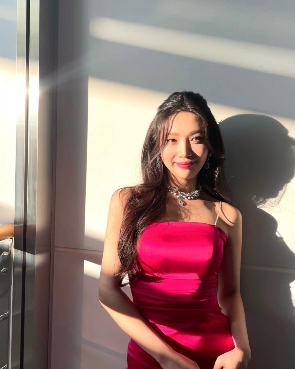 Joy (Red Velvet) khiến netizen phải thán phục vì biến váy bình dân thành hàng hiệu xa xỉ