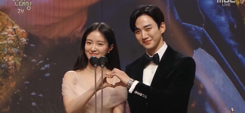 ‘The Red Sleeve’ thắng lớn trong lễ trao giải MBC Drama Awards 2021