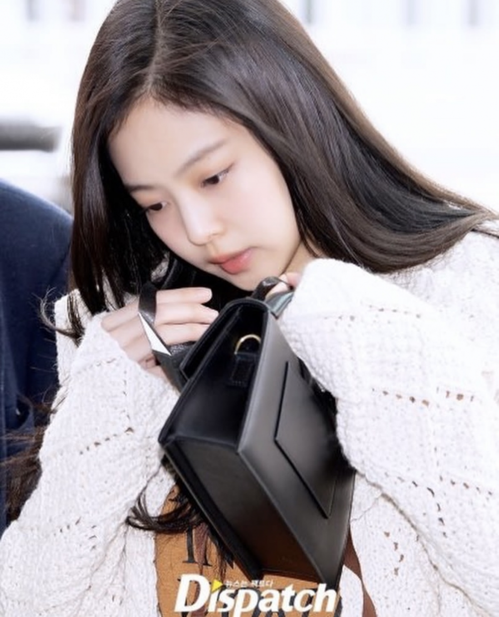 Netizen nhận xét Jennie (BlackPink) trẻ hơn ngày mới debut
