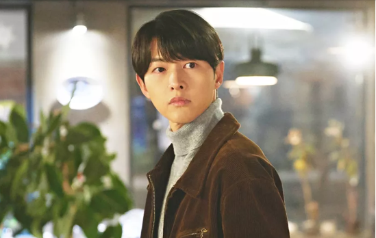 Song Joong Ki và ‘Cậu út nhà tài phiệt’ thống trị bảng xếp hạng phim Hàn