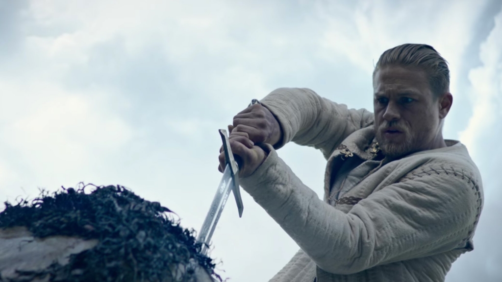 Cùng xem vị vua Arthur huyền thoại của nước Anh chống lại người Saxon như thế nào trong trailer mới " King Arthur: Legend of The Sword"