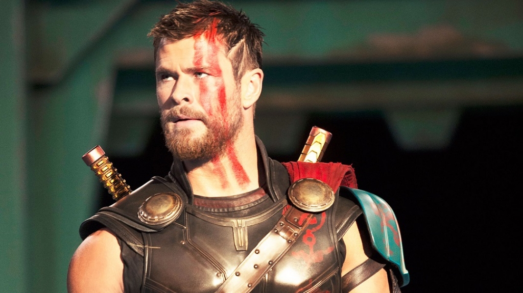 Thần sấm Thor đấu với người khổng lô xanh trong trailer mới "Thor: Ragnarok"